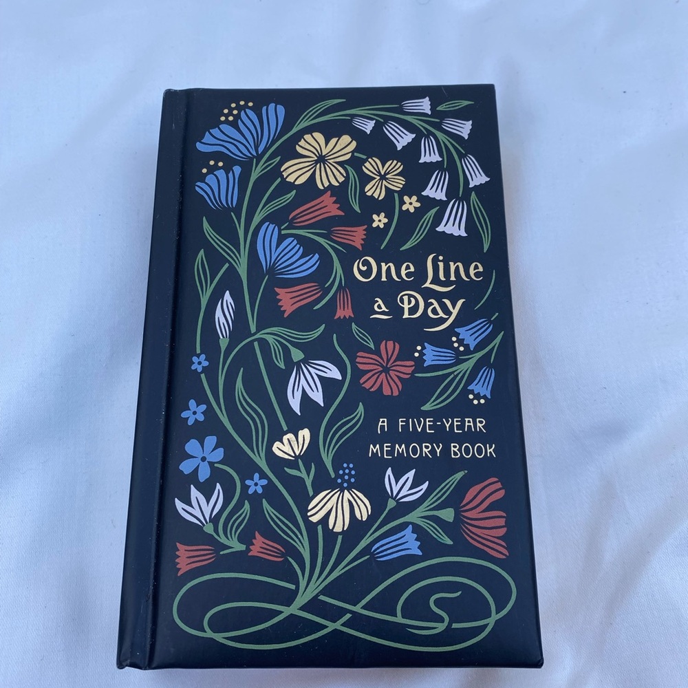 One Line a Day Floral Five-Year Memory Book - Chronicle Books